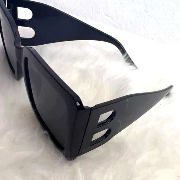 BRAND NEW Designer Inspired (Burb3rry 2022 Style) Women's Sunglasses - Picture 4 of 4